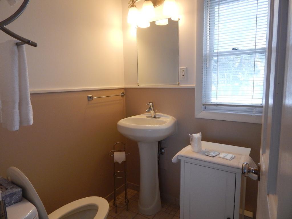 Eagle House Beachside Motel Rockport Room photo